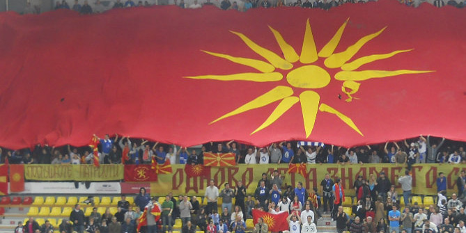 Σκοπιανοί ανήρτησαν σημαίες με τον Ήλιο της Βεργίνας